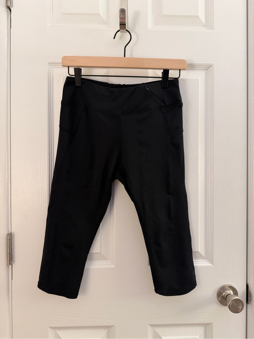 Brisas Black Mid Rise Crop Capri Leggings Small